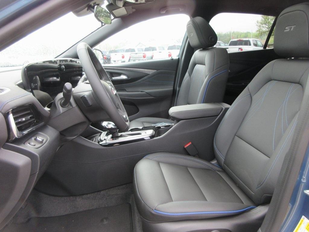 new 2025 Buick Envista car, priced at $29,267