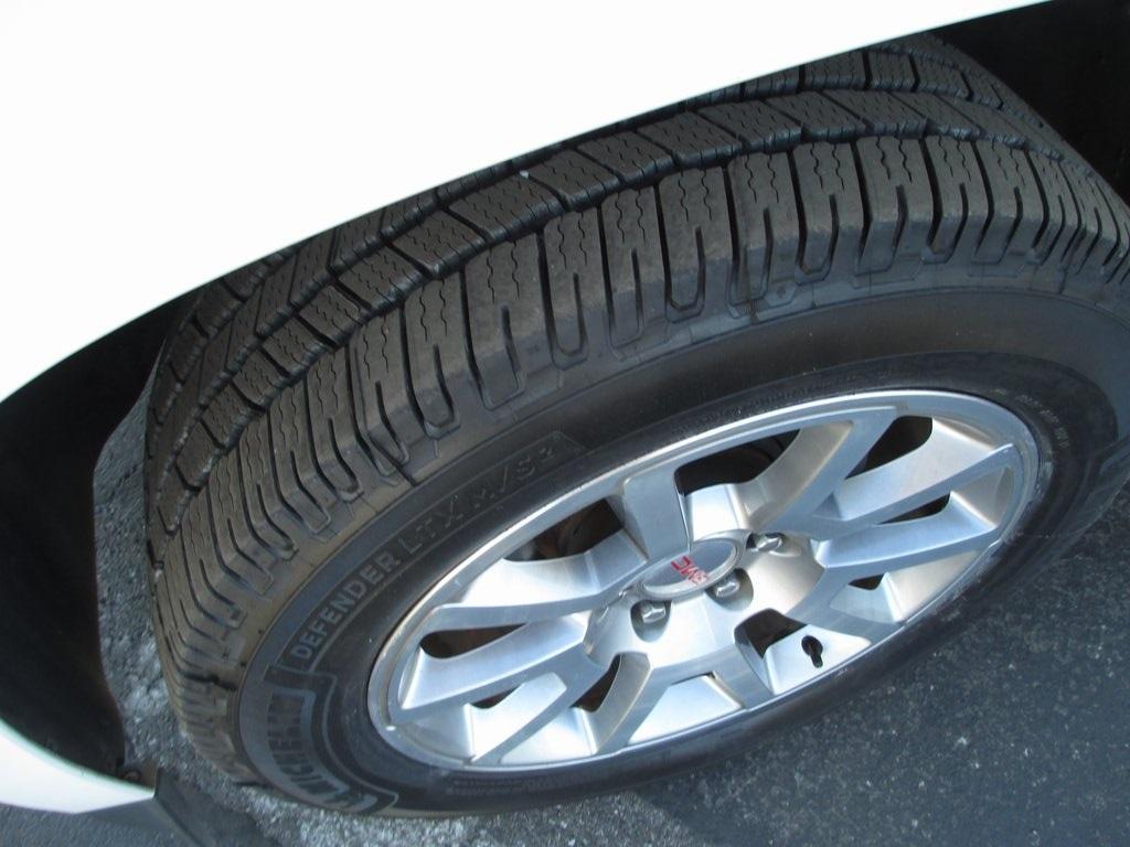 used 2019 GMC Yukon XL car, priced at $27,995