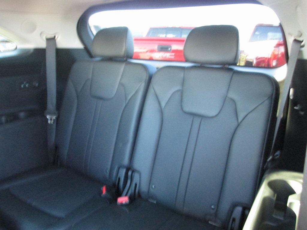 used 2023 Kia Sorento car, priced at $31,995