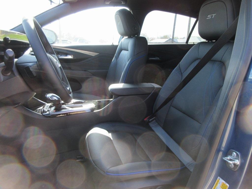 new 2025 Buick Envista car, priced at $29,267