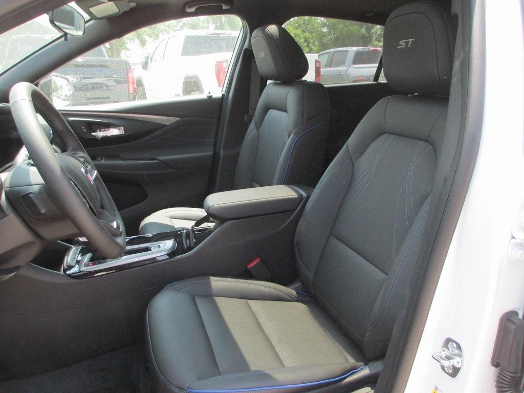 new 2025 Buick Envista car, priced at $26,539