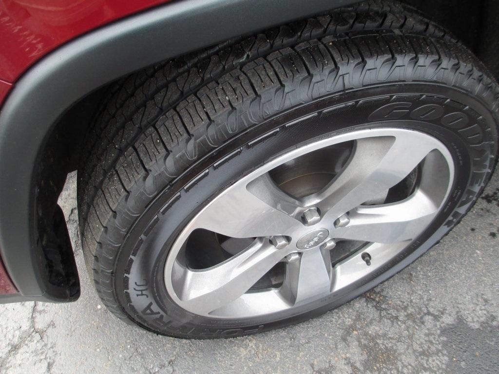 used 2015 Jeep Grand Cherokee car, priced at $10,995