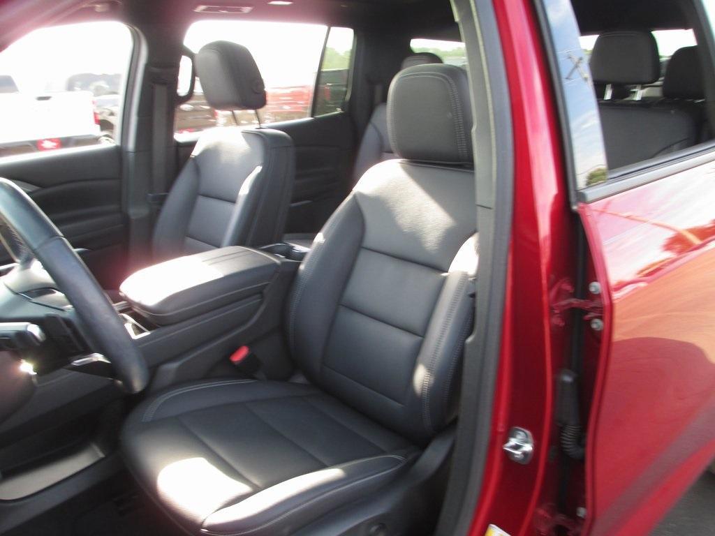 used 2024 Chevrolet Traverse car, priced at $39,995