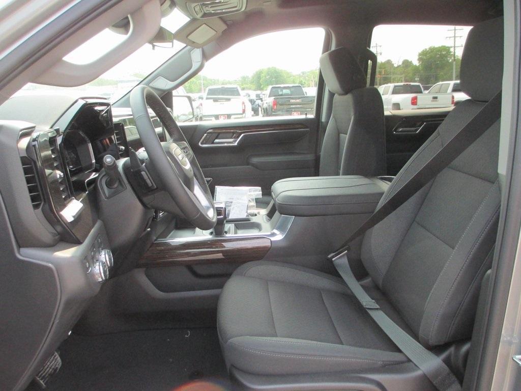 new 2025 GMC Sierra 1500 car, priced at $55,620