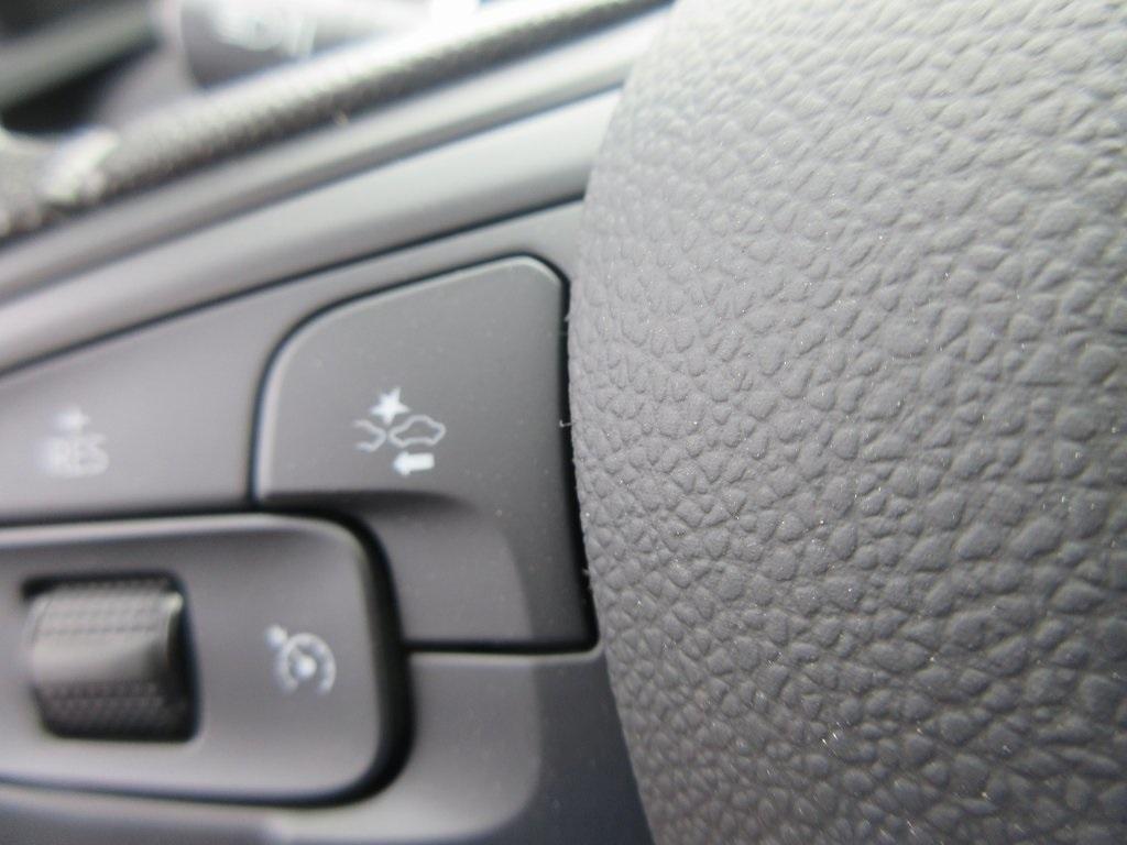 new 2025 Buick Envista car, priced at $22,646