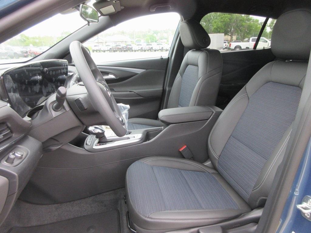 new 2025 Buick Envista car, priced at $24,752