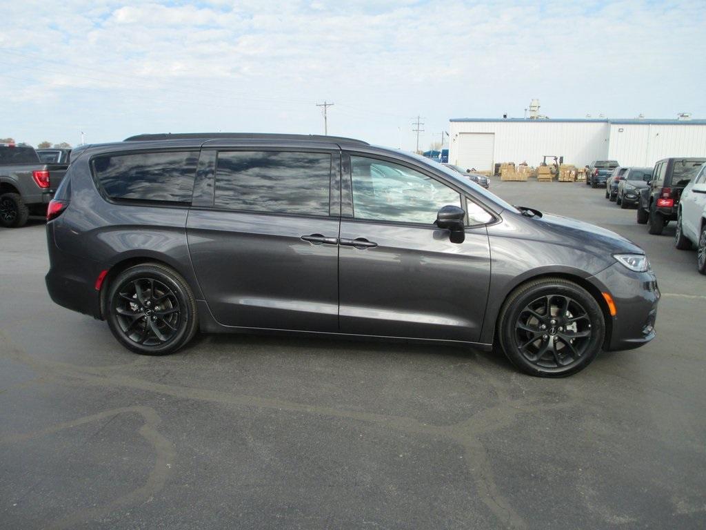 used 2022 Chrysler Pacifica car, priced at $25,995