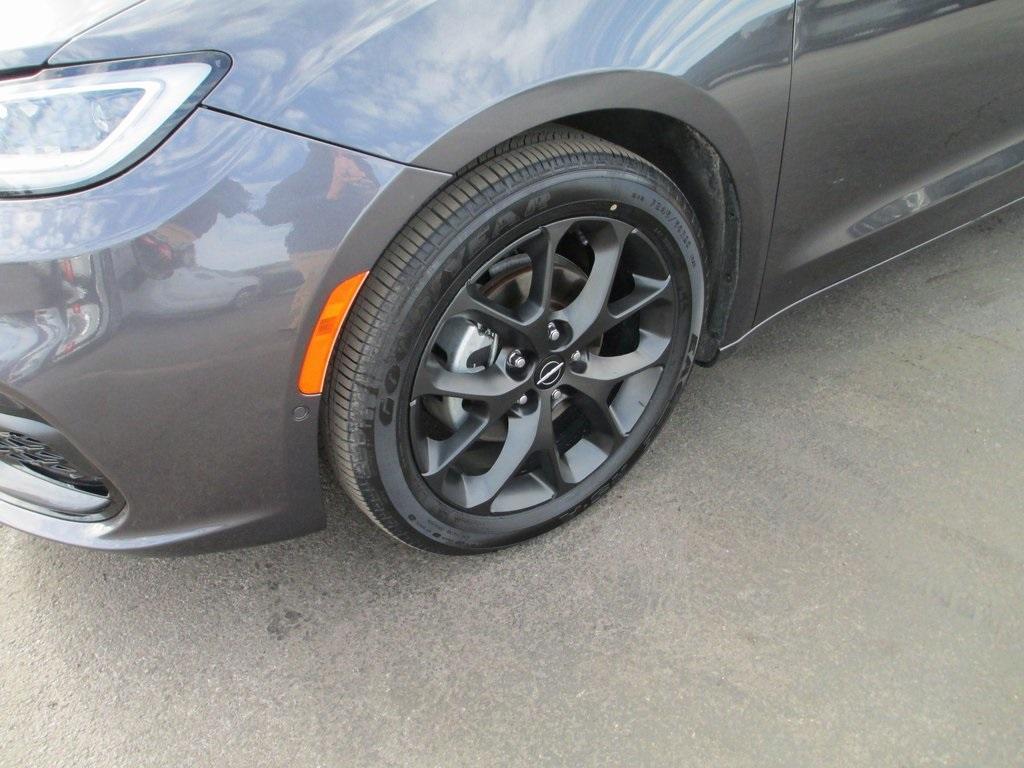 used 2022 Chrysler Pacifica car, priced at $25,995