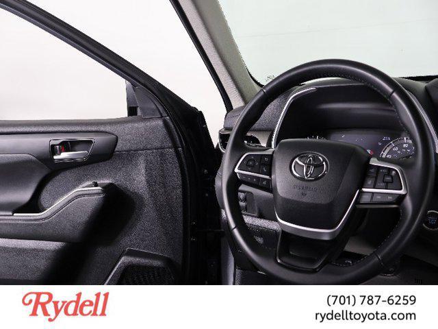 used 2024 Toyota Highlander car, priced at $43,999