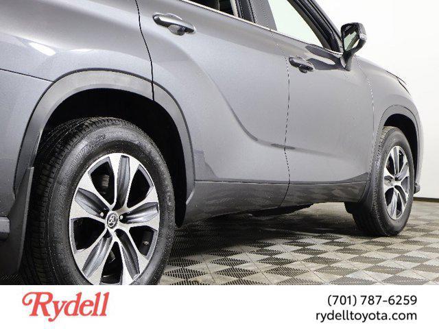 used 2024 Toyota Highlander car, priced at $43,999