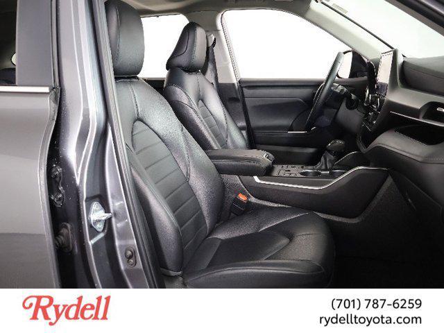 used 2024 Toyota Highlander car, priced at $43,999