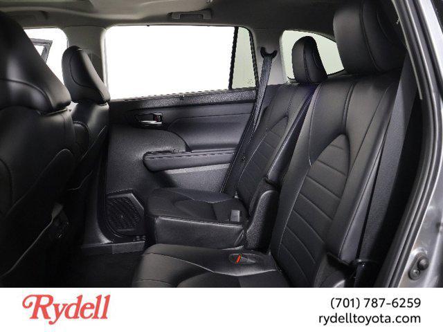 used 2024 Toyota Highlander car, priced at $43,999