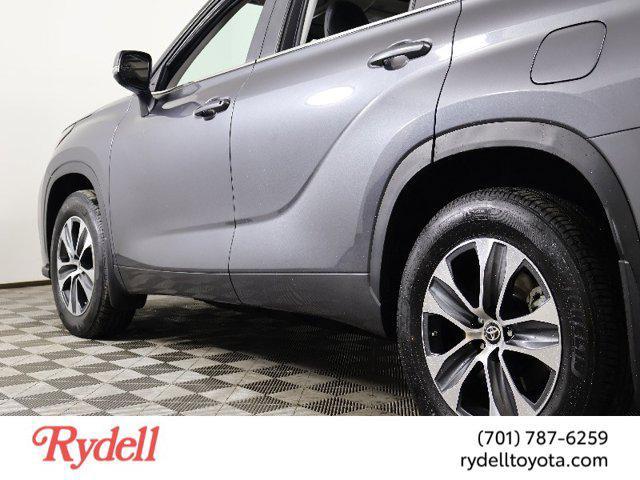 used 2024 Toyota Highlander car, priced at $43,999