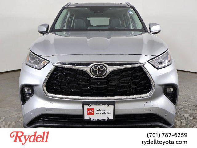 used 2022 Toyota Highlander car, priced at $42,999