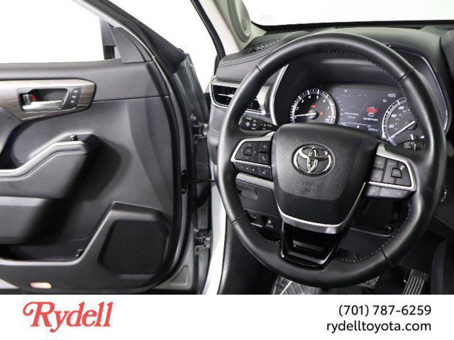 used 2022 Toyota Highlander car, priced at $42,999