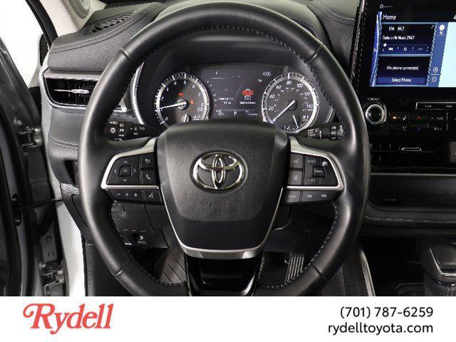 used 2022 Toyota Highlander car, priced at $42,999