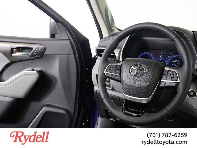 used 2024 Toyota Highlander car, priced at $52,999