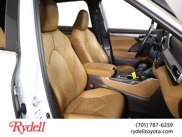 used 2021 Toyota Highlander Hybrid car, priced at $42,999