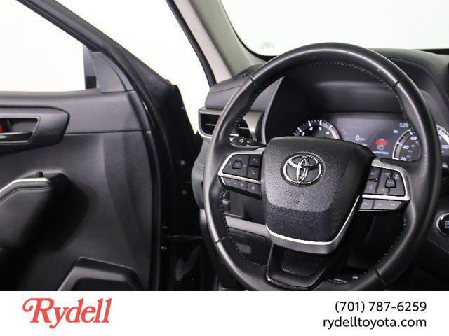 used 2023 Toyota Highlander car, priced at $34,499