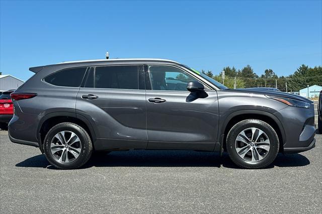 used 2022 Toyota Highlander car, priced at $37,900