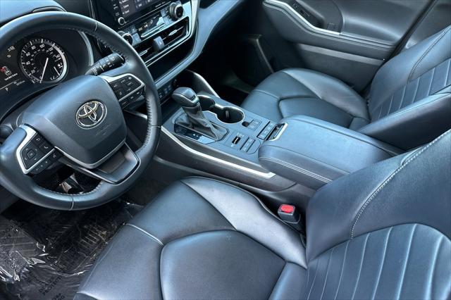 used 2022 Toyota Highlander car, priced at $37,900