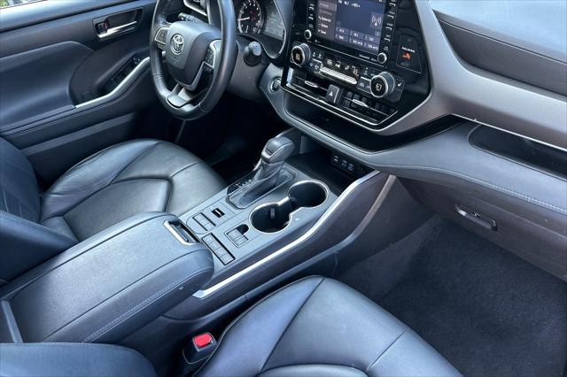 used 2022 Toyota Highlander car, priced at $37,900