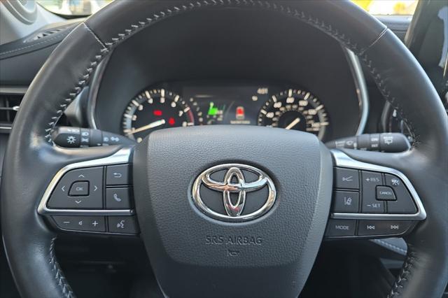 used 2021 Toyota Highlander car, priced at $39,300