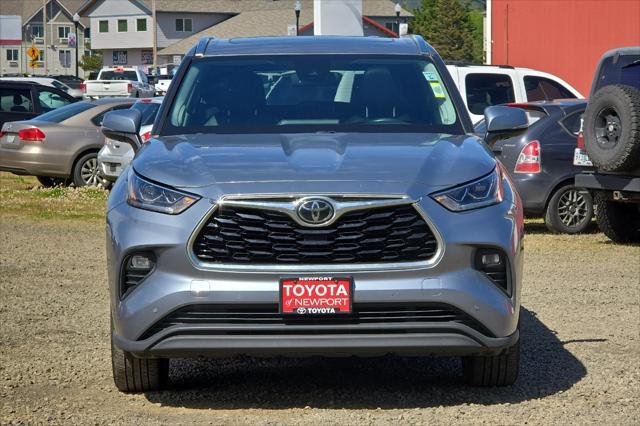 used 2021 Toyota Highlander car, priced at $39,300