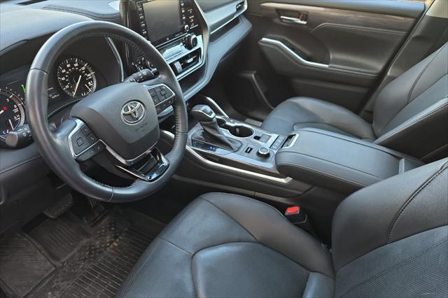 used 2021 Toyota Highlander car, priced at $39,300