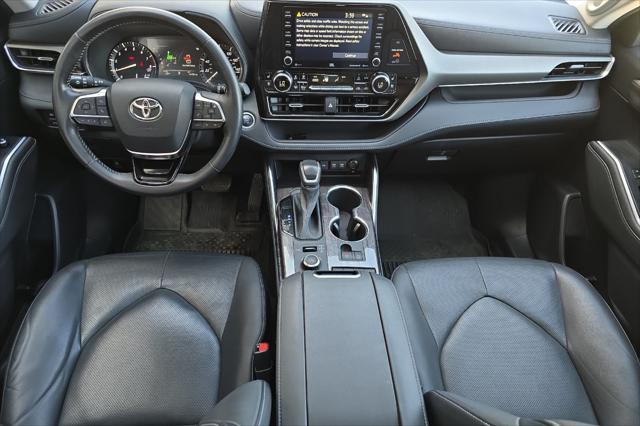 used 2021 Toyota Highlander car, priced at $39,300