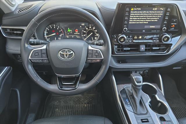used 2021 Toyota Highlander car, priced at $39,300