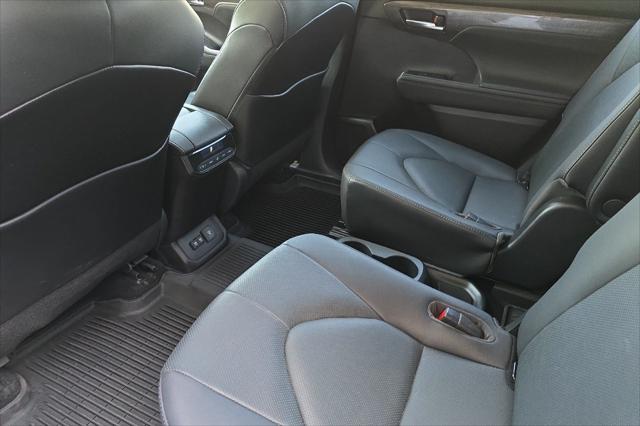 used 2021 Toyota Highlander car, priced at $39,300