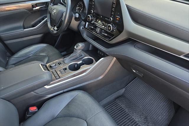 used 2021 Toyota Highlander car, priced at $39,300