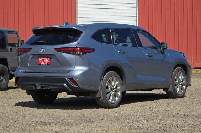 used 2021 Toyota Highlander car, priced at $39,300