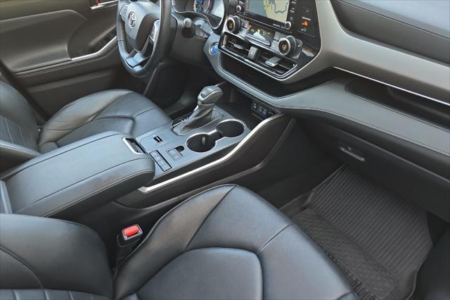 used 2022 Toyota Highlander Hybrid car, priced at $38,500