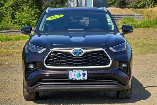 used 2022 Toyota Highlander Hybrid car, priced at $38,500