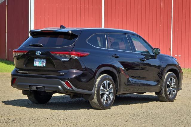used 2022 Toyota Highlander Hybrid car, priced at $38,500
