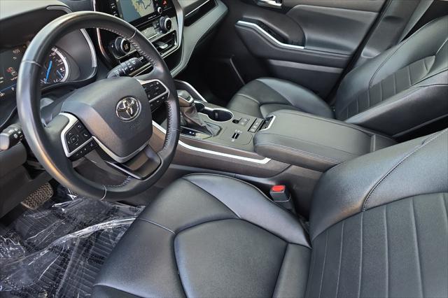 used 2022 Toyota Highlander Hybrid car, priced at $38,500