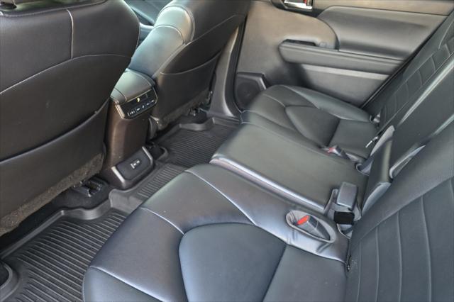 used 2022 Toyota Highlander Hybrid car, priced at $38,500