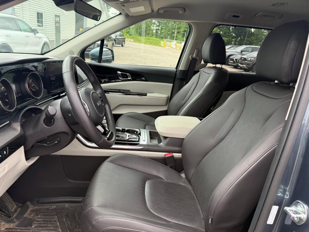 used 2024 Kia Carnival car, priced at $38,990