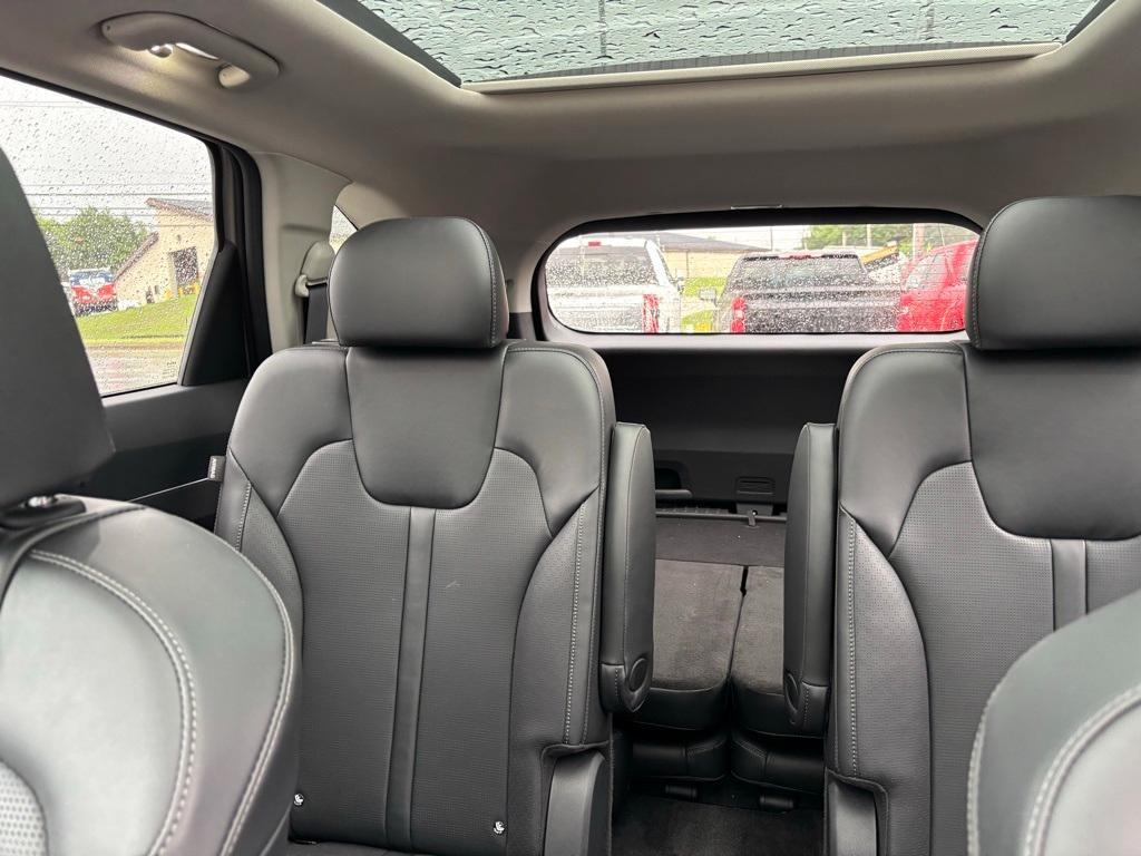 used 2025 Kia Sorento car, priced at $39,500