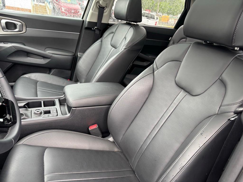 used 2025 Kia Sorento car, priced at $39,500