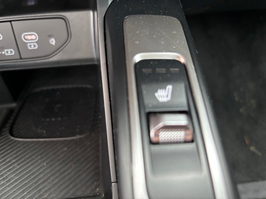used 2025 Kia Sorento car, priced at $39,500