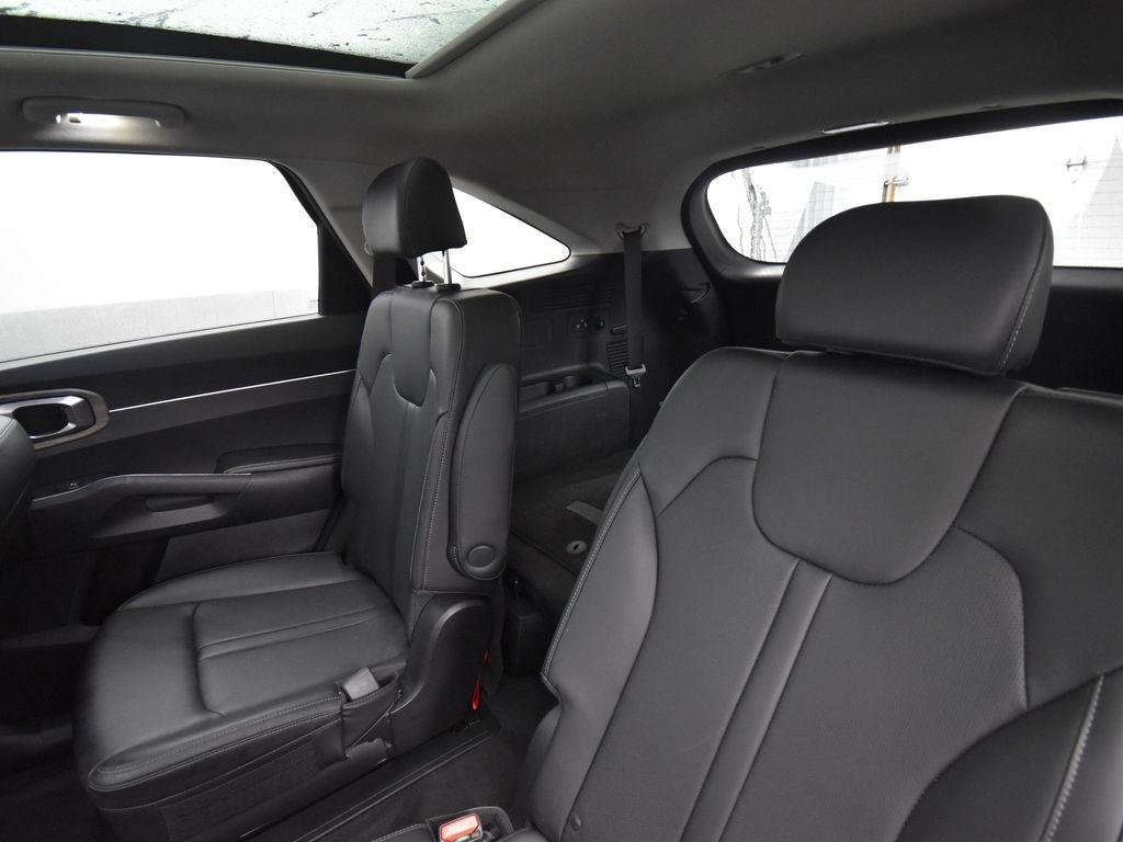 used 2023 Kia Sorento car, priced at $31,300