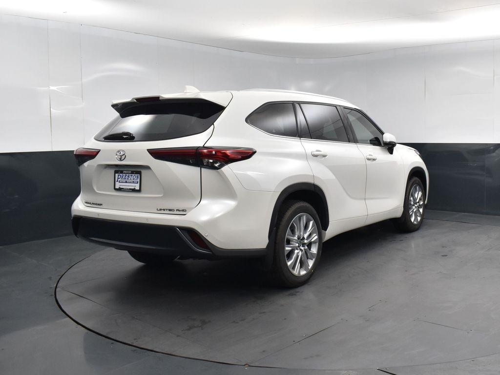 used 2021 Toyota Highlander car, priced at $32,990