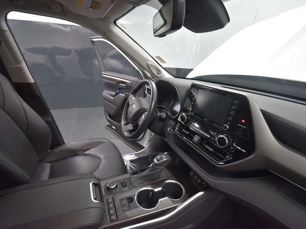 used 2021 Toyota Highlander car, priced at $32,990