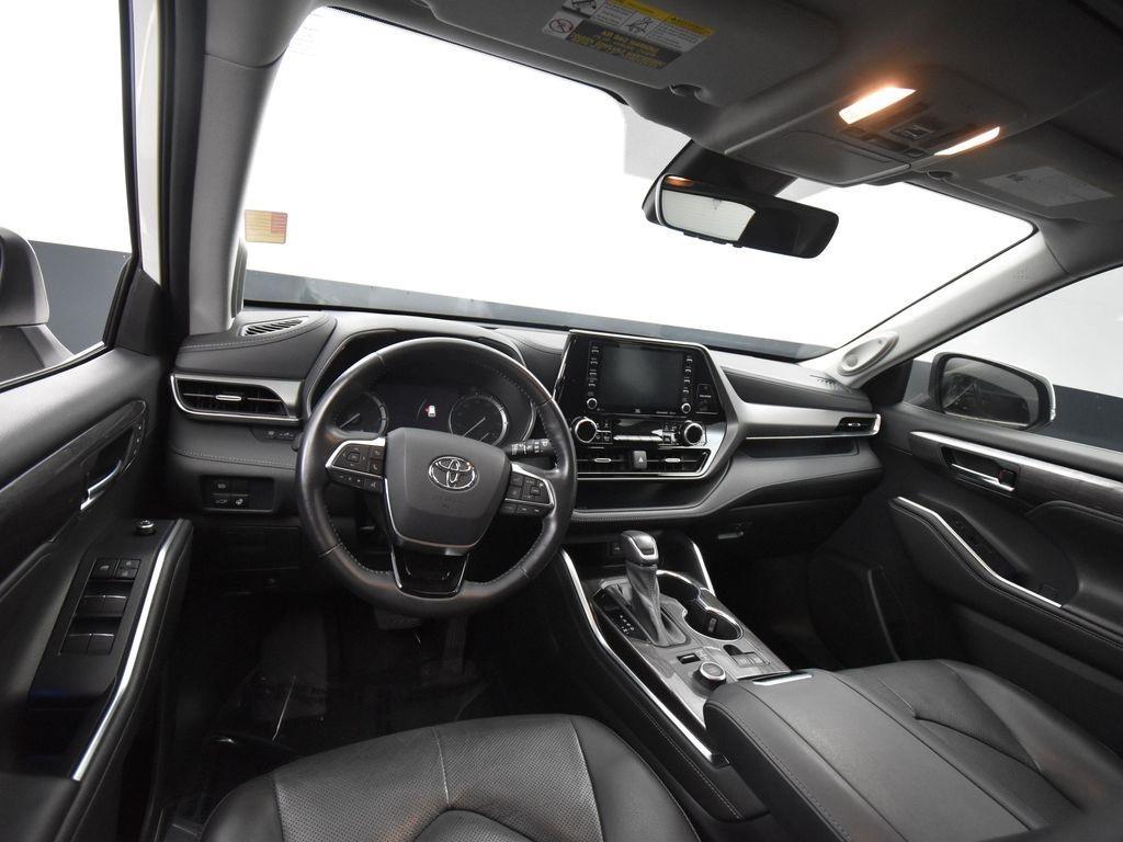 used 2021 Toyota Highlander car, priced at $32,990