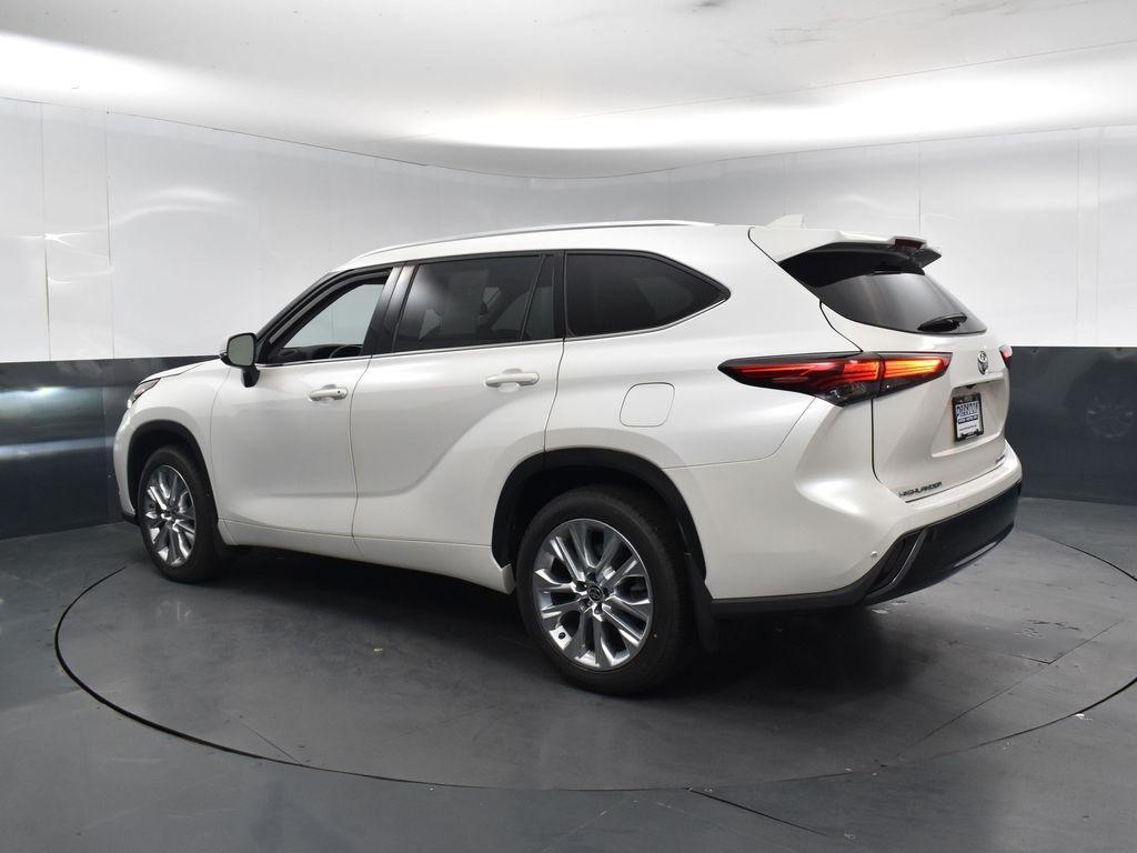 used 2021 Toyota Highlander car, priced at $32,990