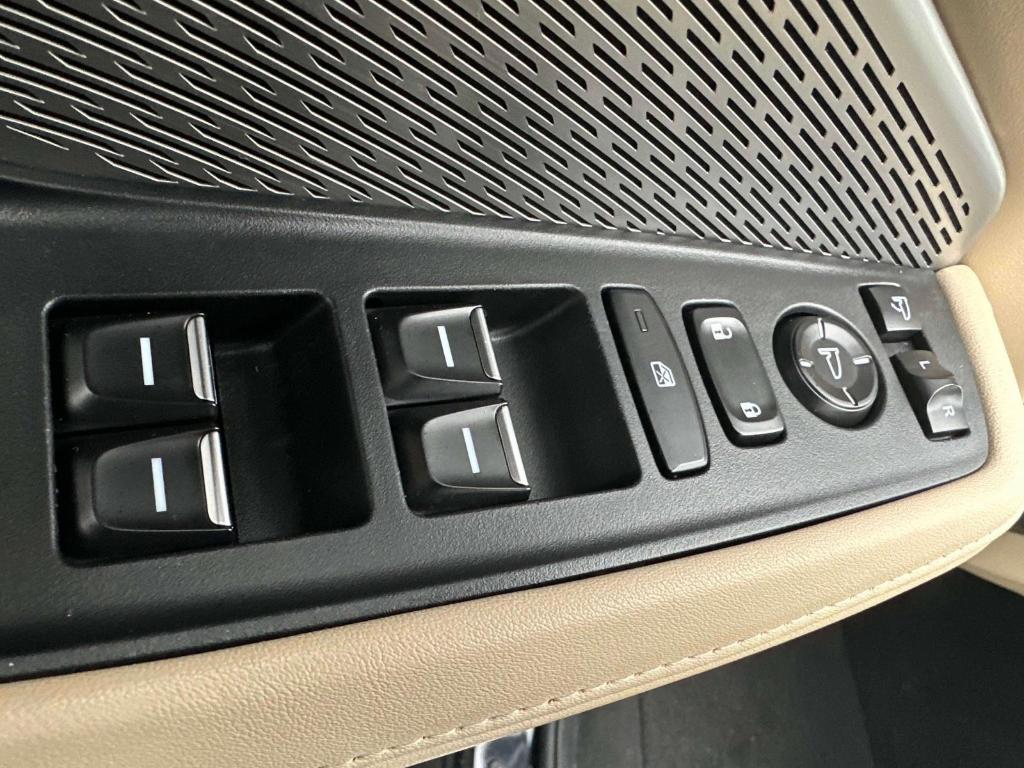 used 2023 Acura MDX car, priced at $46,995