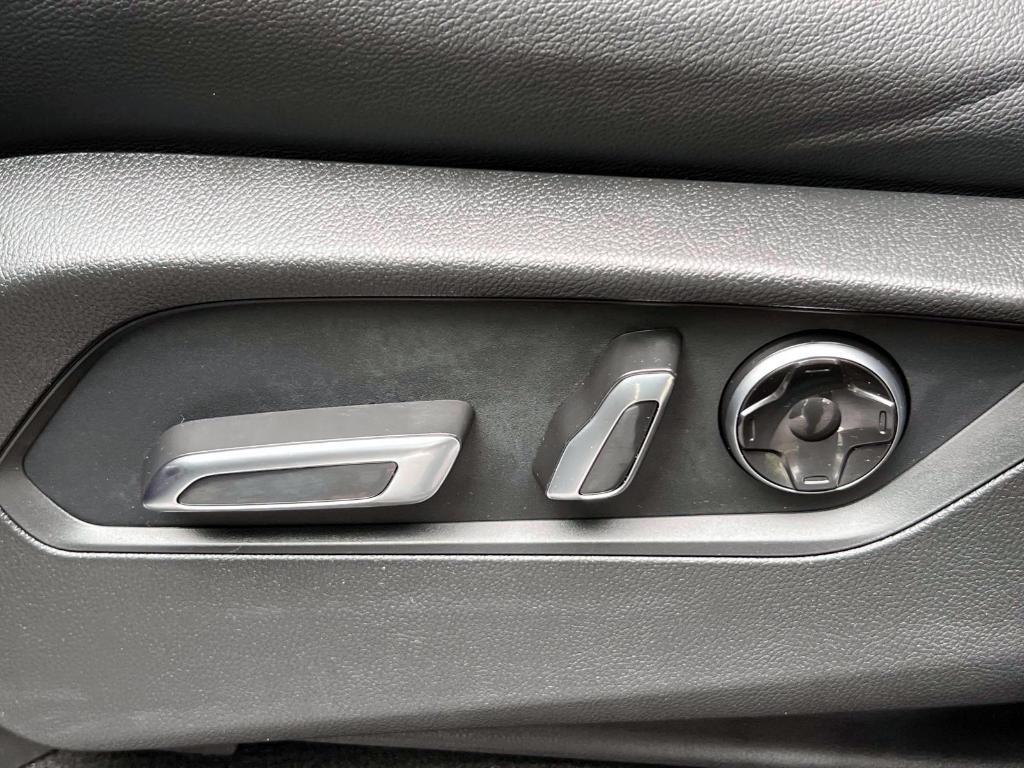 used 2022 Acura MDX car, priced at $35,888